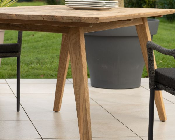 Mesa de comedor especial para exterior de 160 x 90 cm «Tuléo», con un diseño minimalista y de teca reciclada