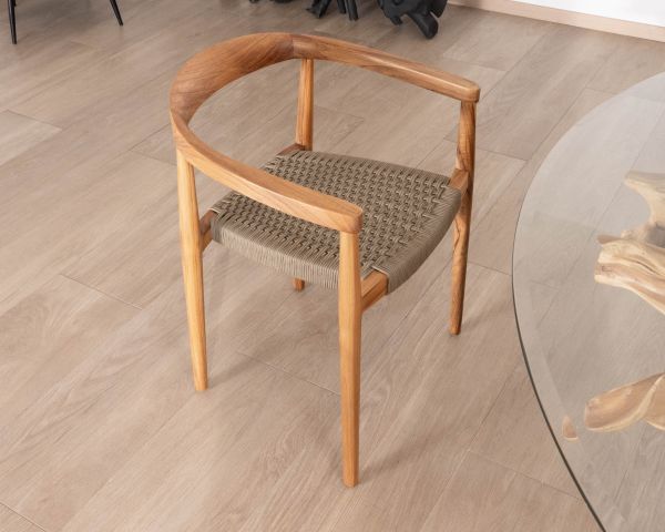Juego de 4 sillas de madera con asiento trenzado en color topo «Tiska»