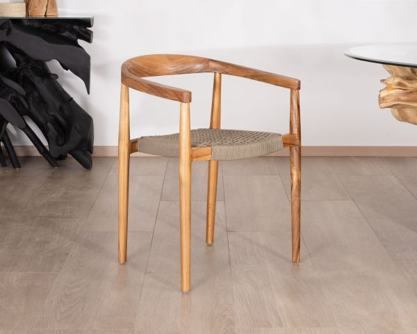 Juego de 4 sillas de madera con asiento trenzado en color topo «Tiska»