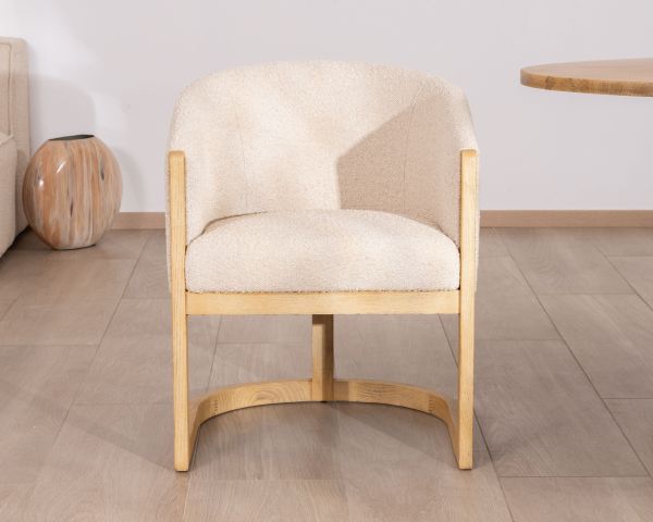 Silla de comedor envolvente de estilo retro chic «Isadora», en tela beige y madera 