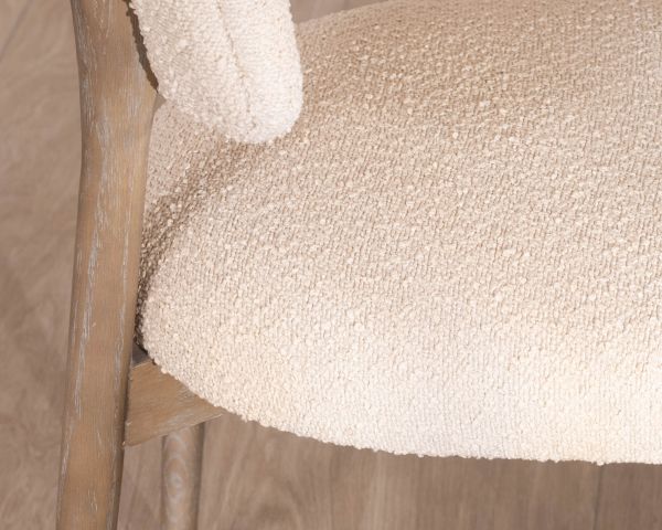 Lote de 2 sillas escandinavas de madera envejecida y tela de rizo beige «Isadora»