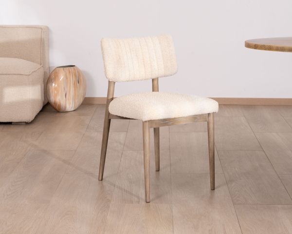 Lote de 2 sillas escandinavas de madera envejecida y tela de rizo beige «Isadora»