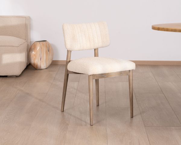 Lote de 2 sillas escandinavas de madera envejecida y tela de rizo beige «Isadora»