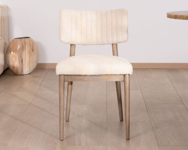 Lote de 2 sillas escandinavas de madera envejecida y tela de rizo beige «Isadora»