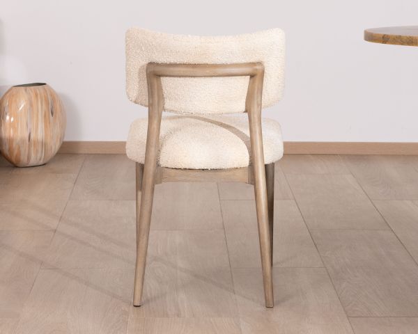 Lote de 2 sillas escandinavas de madera envejecida y tela de rizo beige «Isadora»
