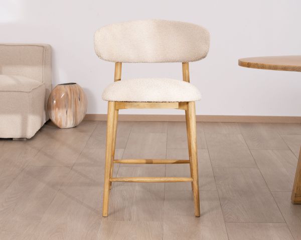Trona de estilo escandinavo «Isadora», de madera y tejido bouclé