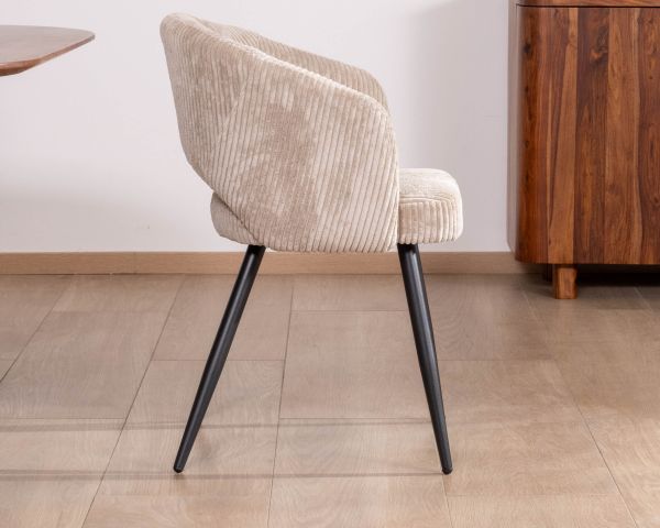 Lote de 2 sillas vintage de terciopelo acanalado en color blanco roto y patas de metal negro «Sonate»