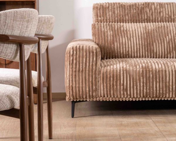 Sofá de 3 plazas de terciopelo con rayas anchas de color camel «Utsun» y reposacabezas abatibles