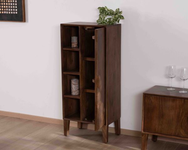 Mueble bajo de almacenamiento de madera maciza de mango oscuro «Kaldo», estilo retro escandinavo