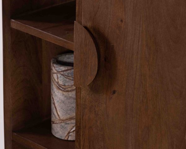 Mueble bajo de almacenamiento de madera maciza de mango oscuro «Kaldo», estilo retro escandinavo
