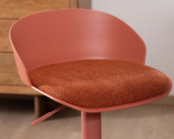 Trona de diseño minimalista en color terracota «Oja», con asiento regulable en altura