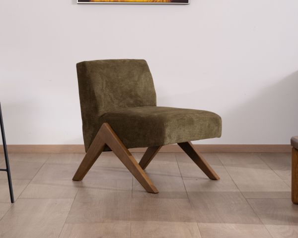 Sillón de estilo vintage en tela verde caqui claro «Tolga», con patas de madera en forma de boomerang