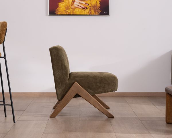 Sillón de estilo vintage en tela verde caqui claro «Tolga», con patas de madera en forma de boomerang