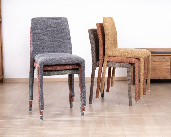 Lote de 4 sillas de comedor con tapizado integral en tela de color amarillo dorado «Otto», de estilo de diseño