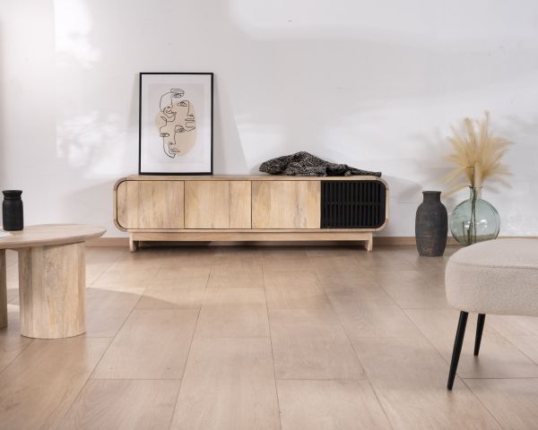 Sofá-mesita para la tele de 180 cm con 4 puertas, de madera de mango, con puerta decorativa negra «Jappy»
