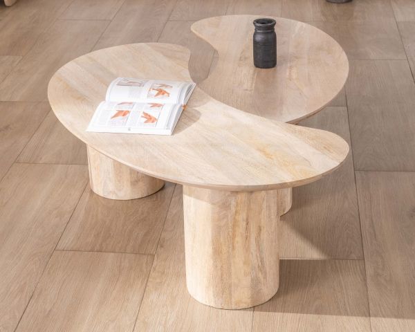 Juego de dos mesitas bajas de diseño minimalista en madera de mango «Jappy», con forma de alubia