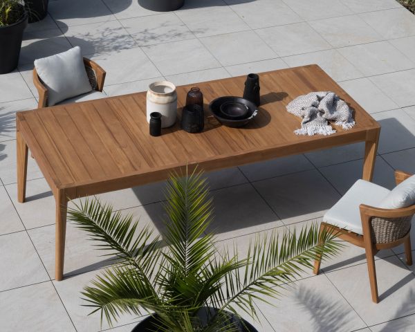 Silla de exterior de alta gama y diseño, de teca, con cojines de color crudo jaspeado «Venecia»