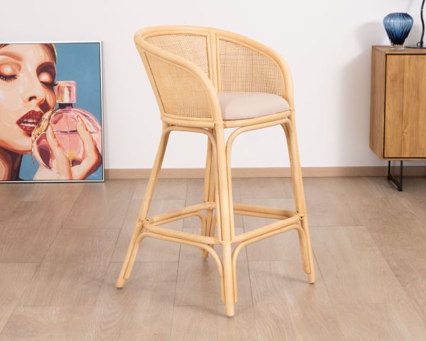 Silla alta de ratán de estilo étnico chic «Noho» con asiento de tela beige