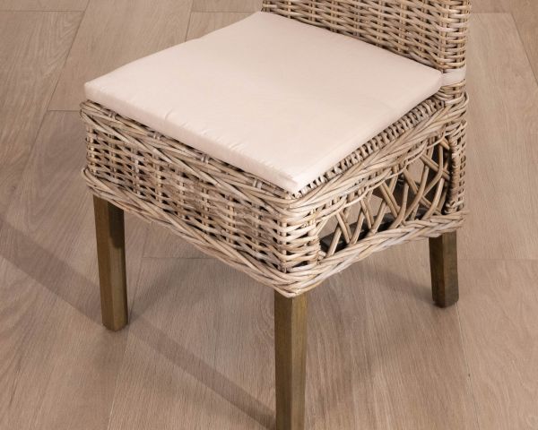 Elegante silla de comedor de ratán trenzado con cojín de asiento de tela «Noho»