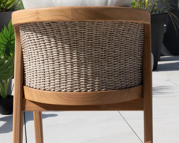 Silla de exterior de alta gama y diseño, de teca, con cojines de color crudo jaspeado «Venecia»