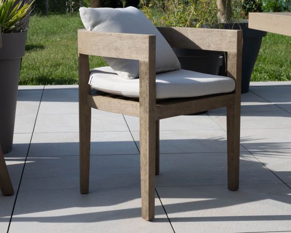 Silla de comedor de exterior de alta gama de teca «Blois» con acabado grisáceo
