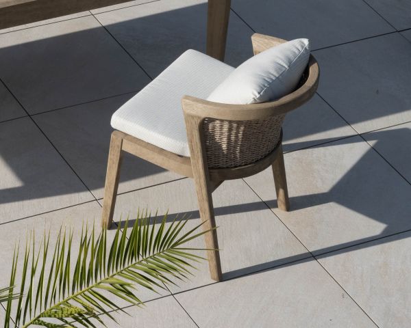 Cómoda silla de comedor de alta gama de teca lijada con cojines beige «Verona»