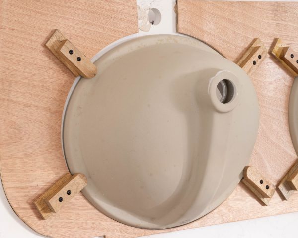 Mueble de baño con un lavabo, de madera maciza de mango y cuarzo blanco «Églantine»