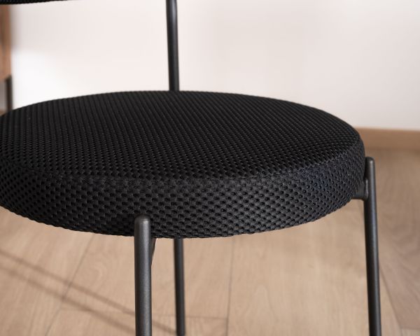 Lote de 2 sillas de comedor de estilo retro, con tapizado negro y patas de metal «Lato»