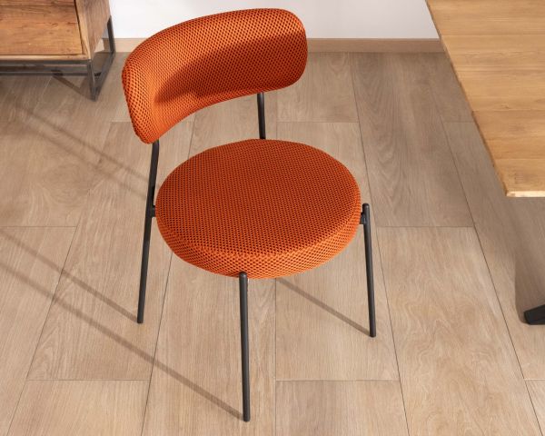 Lote de 2 sillas de comedor de tela color terracota y patas de metal de estilo retro «Lato» 