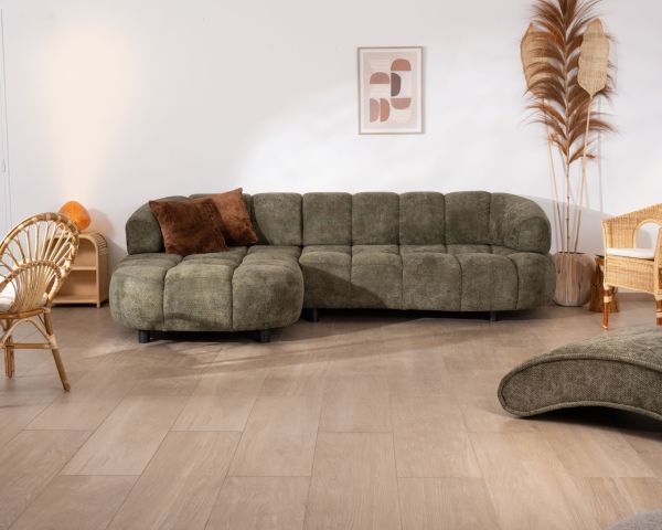 Sofá de tela verde con extensión eléctrica y chaise longue a la izquierda «Syltan»