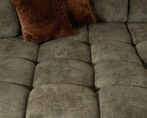 Sofá de tela verde con extensión eléctrica y chaise longue a la izquierda «Syltan»