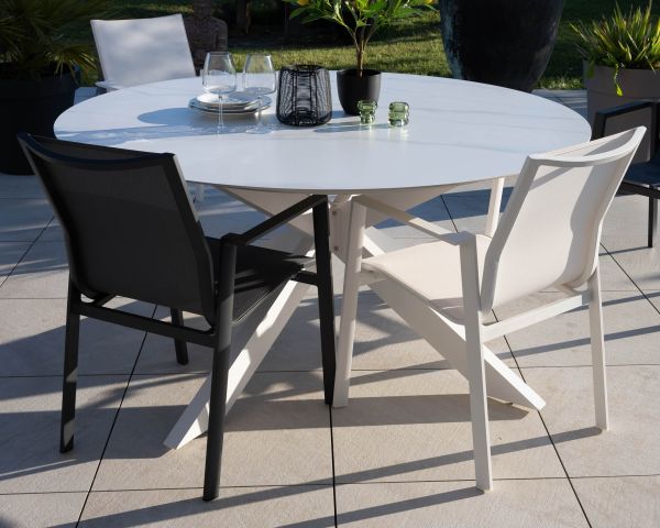 Silla de jardín blanca de diseño, fabricada en aluminio y textilene «Campobello»