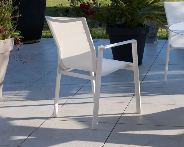 Silla de jardín blanca de diseño, fabricada en aluminio y textilene «Campobello»
