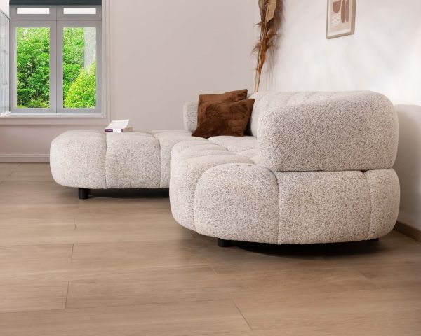 Sofá con extensión eléctrica y chaise longue «Syltan», en tejido de trama color blanco roto, ultracómodo