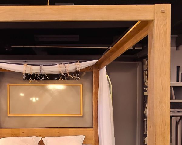 Cama con dosel de roble aceitado para colchón de 160 x 200 cm «Kamaia»
