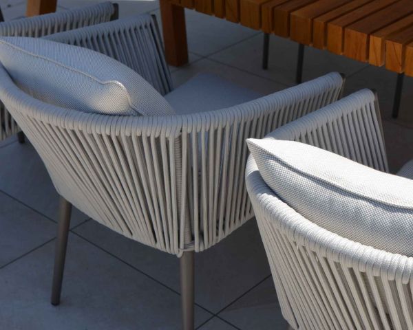 Lote de 2 sillas de jardín de diseño, de tela y aluminio color champán, modelo «Cheverny»