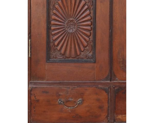 Puerta india de dos hojas de madera patinada con elegantes motivos «Puerta antigua»