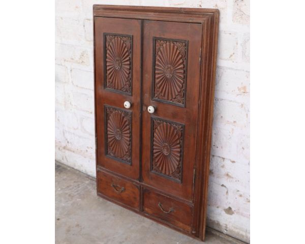Puerta india de dos hojas de madera patinada con elegantes motivos «Puerta antigua»