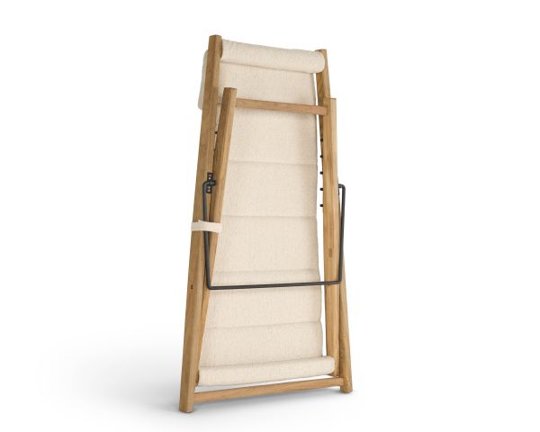 Sillón chileno acolchado de tejido rizado de color crudo y teca maciza «Alizé», para interior y exterior