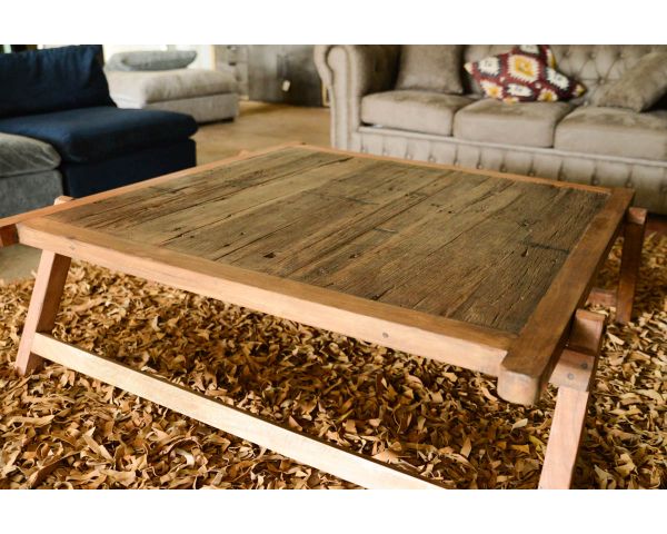 Gran mesa de centro cuadrada de madera antigua de estilo étnico «nepalí»
